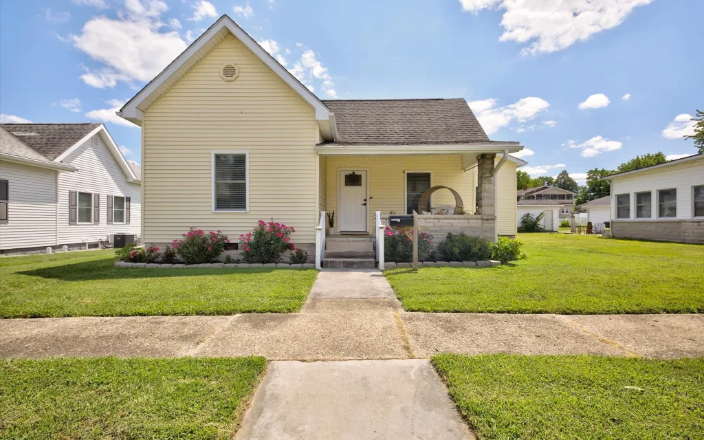 Front of a cottage-style home with a porch at 1408 18th St, Bedford