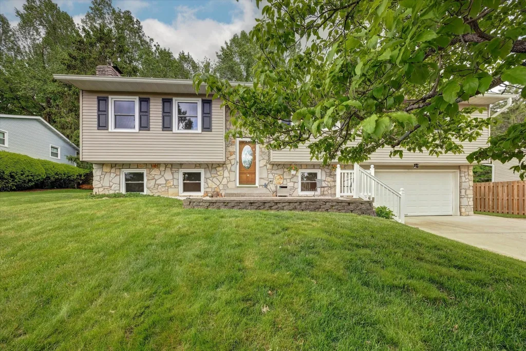 Split-level home with a front lawn on Bloomington's south side